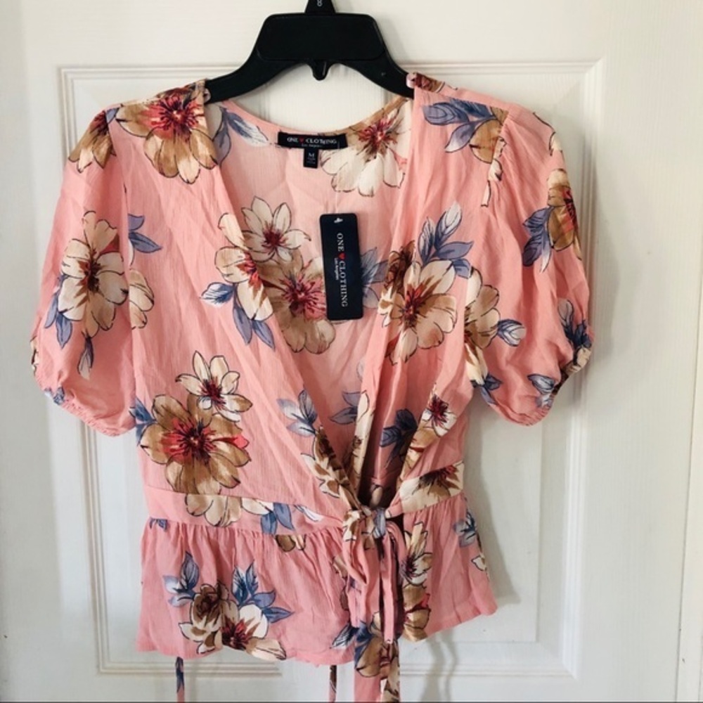 NWT ONE CLOTHING pink floral puff sleeve wrap shirt Size medium